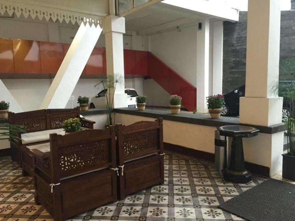 Alimar Hotel Malang Eksteriør billede